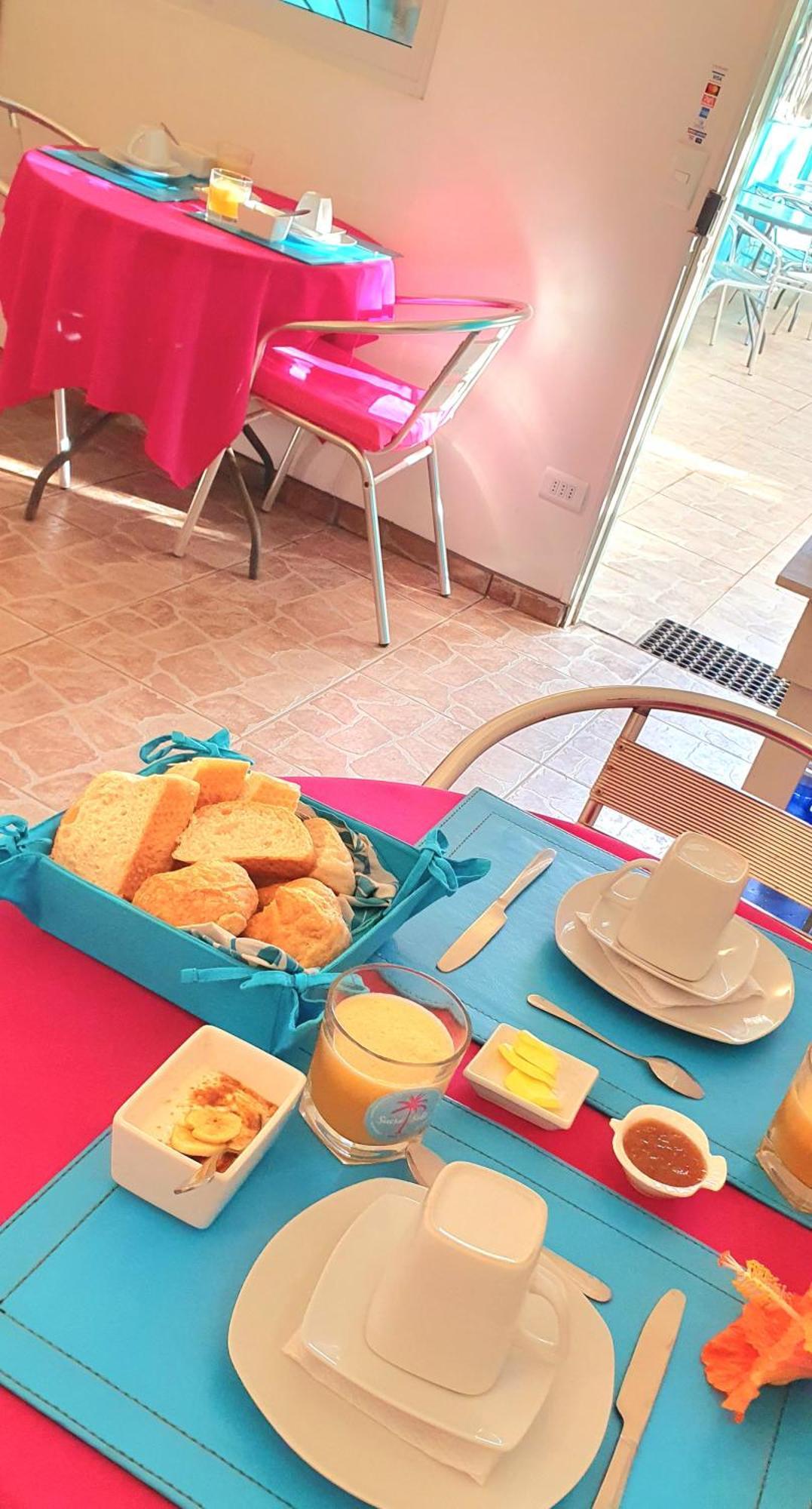 Hotel & Apartments "Chez Hiva" 앙가로아 외부 사진