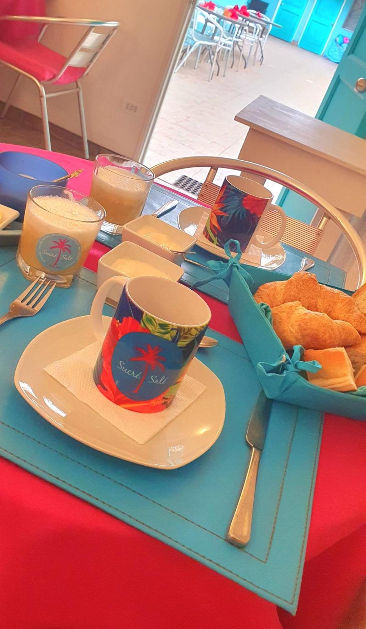 Hotel & Apartments "Chez Hiva" 앙가로아 외부 사진
